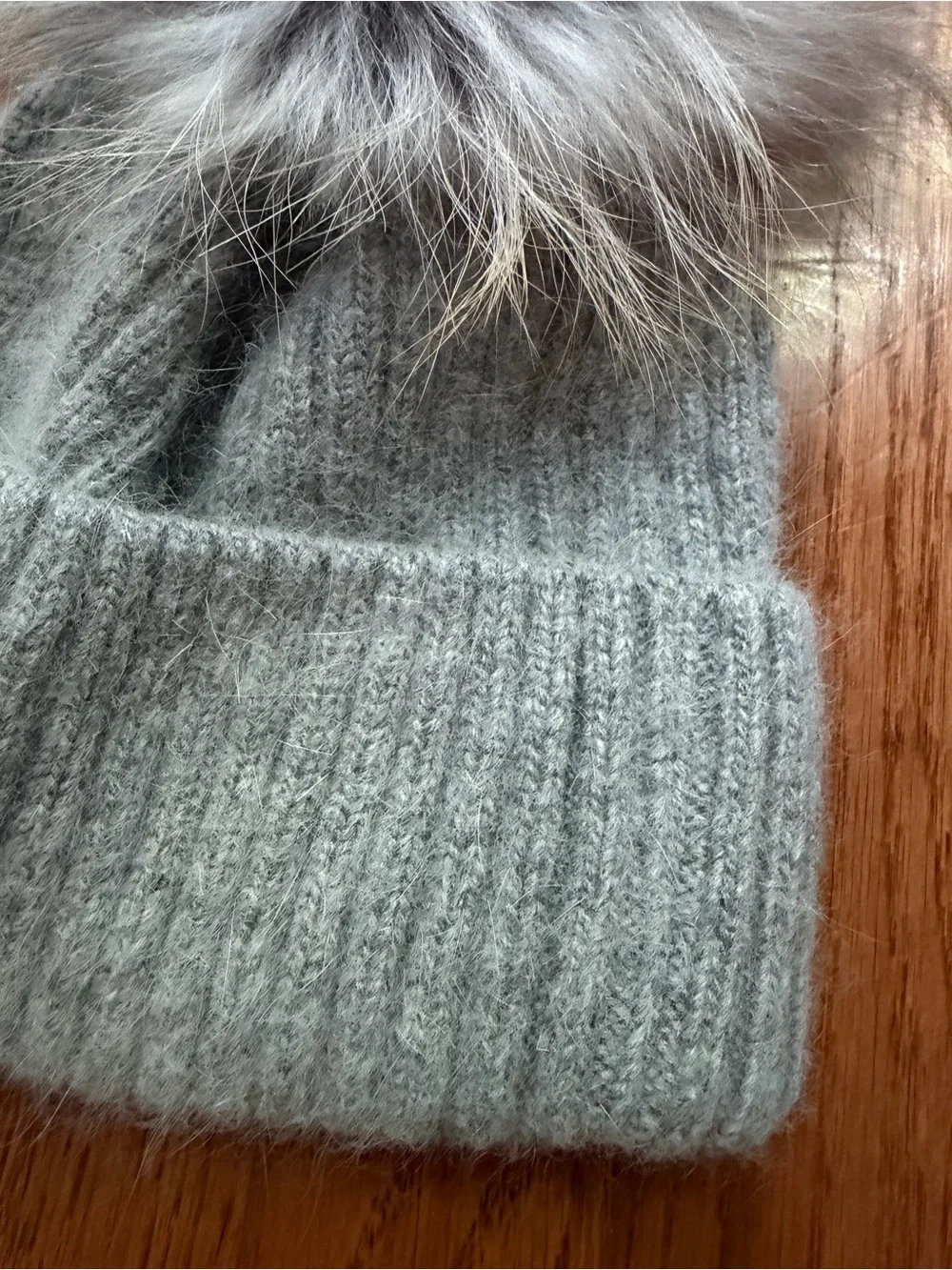 Linda Richards $150 Angora Wool blend pom-pom hat w fur Pom EUC